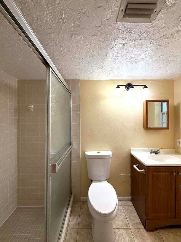 Fort Myers House: 2985 Saint Charles Street