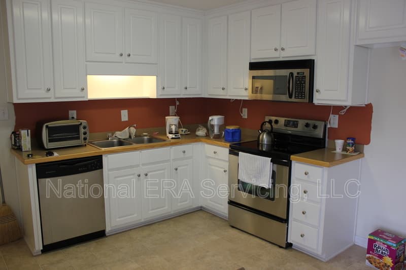 Locust Grove House: 704 Emertrey Dr