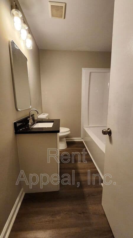 Atlanta House: 1664 Barrett Dr Nw