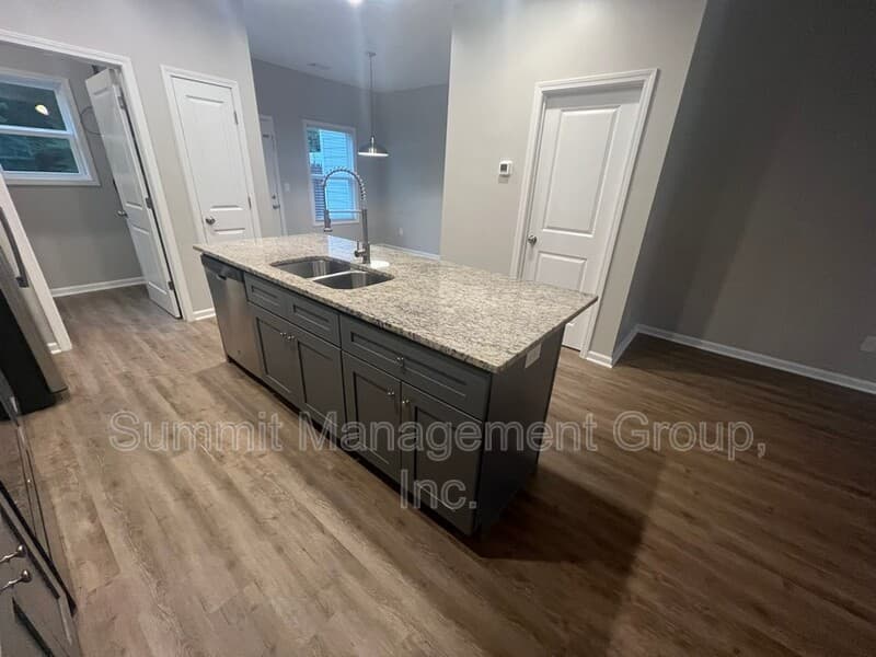 Madison Condo: Bostwick Hwy - 1563