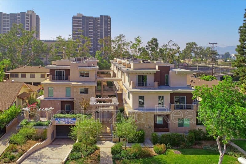 Glendale Condo: 366 Burchett Street