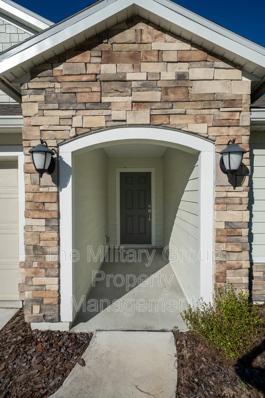 Jacksonville House: 6506 Sandler Lakes Drive