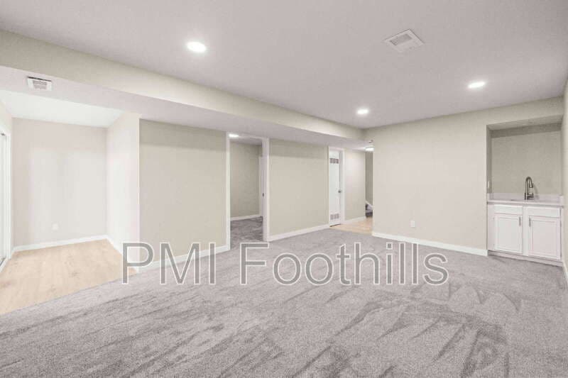 Golden Townhome: 206 South Holman Way