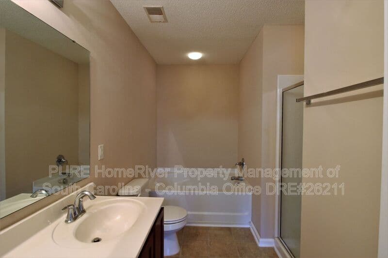 Columbia House: 581 Heron Glen Dr
