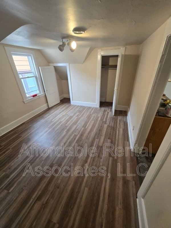 Milwaukee Condo: 1569 S 10th St-