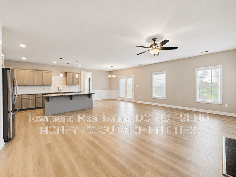 Fayetteville House: 3358 Scotscraig Rd.