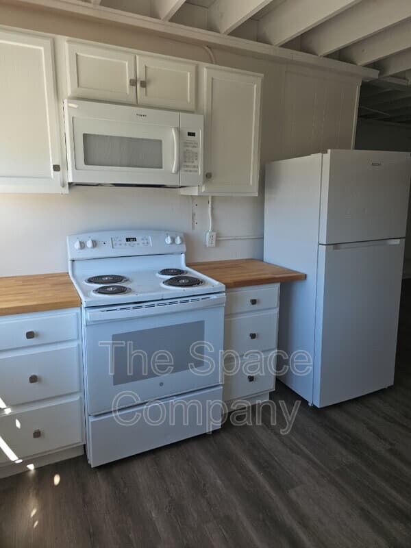NORTH CHARLESTON House: 2023 REYNOLDS AVE