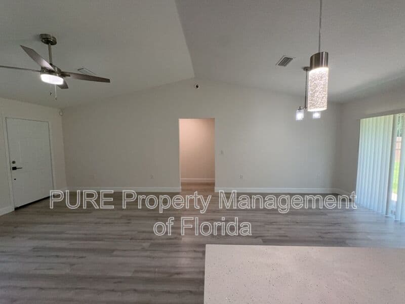 Ocala House: 11165 NW 7th Street