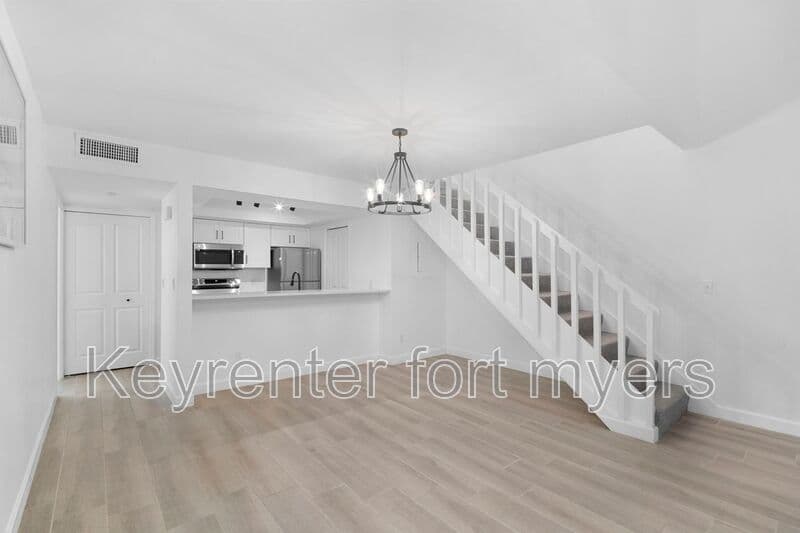 Fort Myers House: 6213 Timberwood Cir