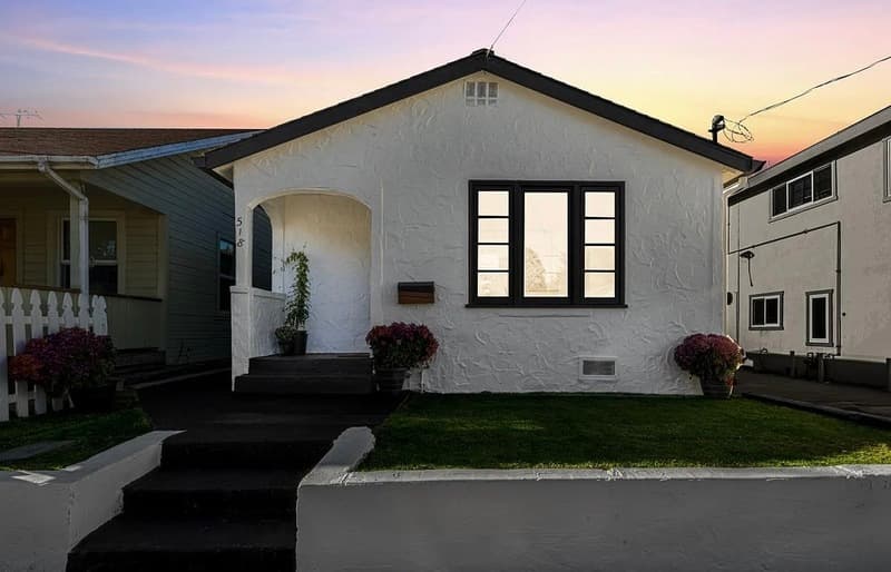 Monterey House: 518 Cortes St
