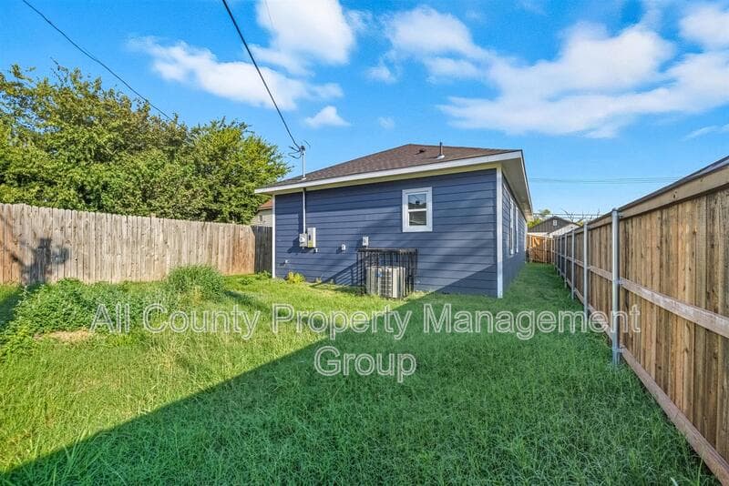 Fort Worth House: 914 East Tucker