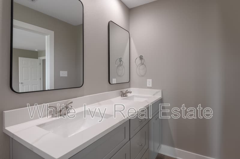 Point Blank House: 250 N Shady Oaks