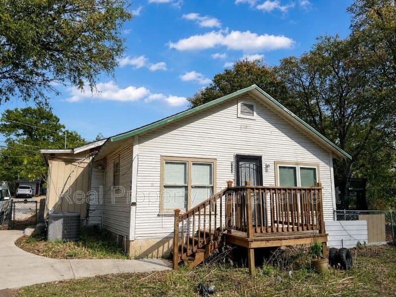 River Oaks House: 933 Gillham Rd