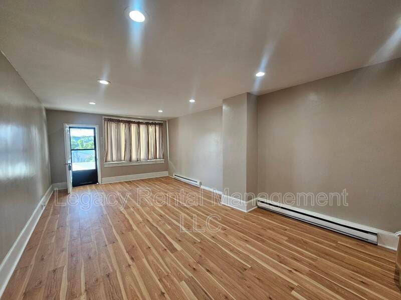 Shenandoah House: 899 West Coal Street