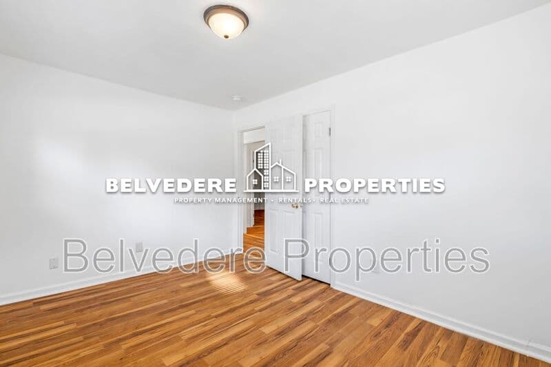 Greensboro House: 2220 Bradley St