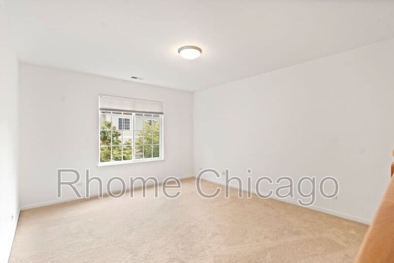 Hoffman Estates House: 6087 Halloran