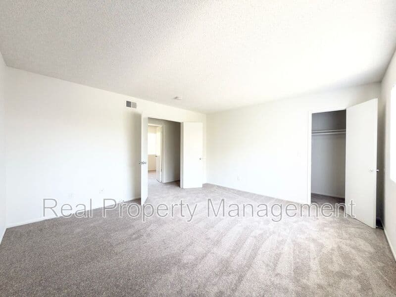 Oceanside Townhome: 2104 Via Sonora