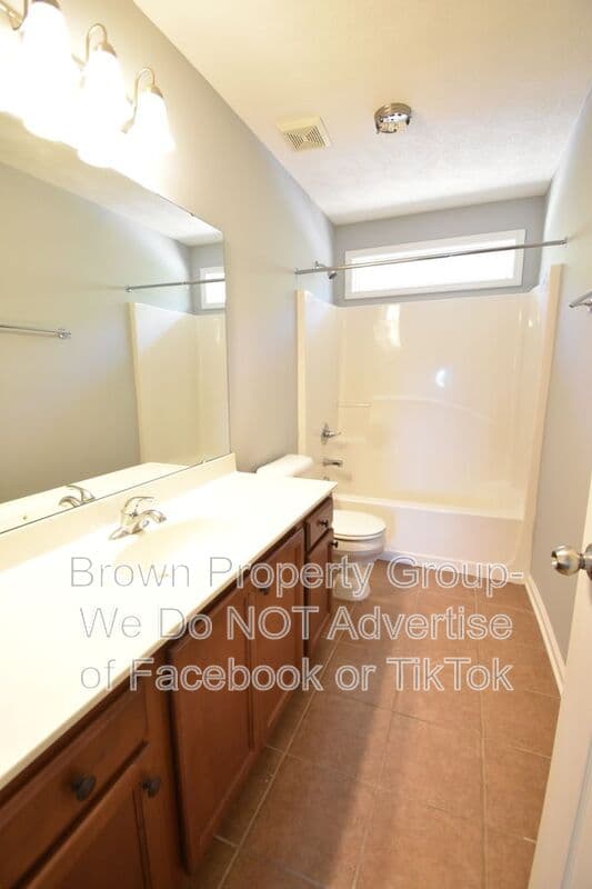 Fayetteville House: 4840 Headwind Drive