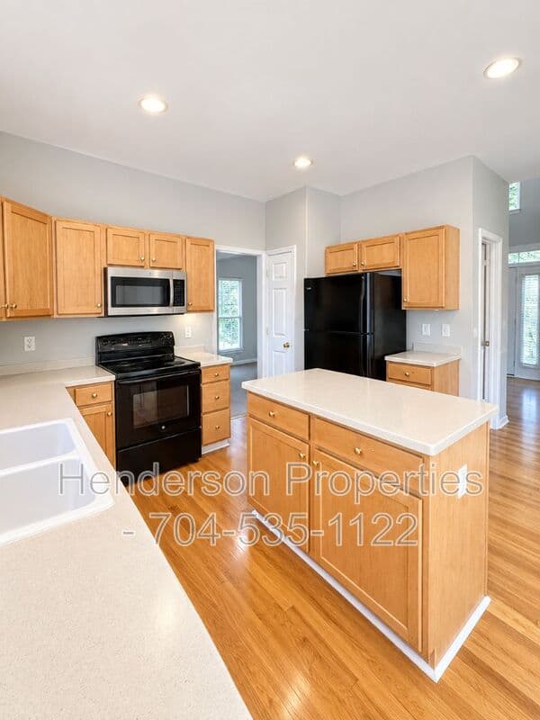 Charlotte House: 8702 Huntland Court