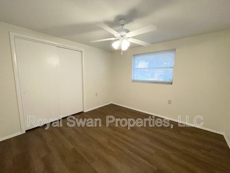 Lakeland House: 303 Thornwood Way