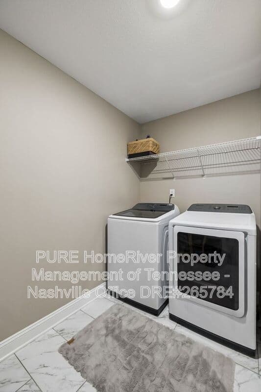 Clarksville House: 429 Crestwicke Ct