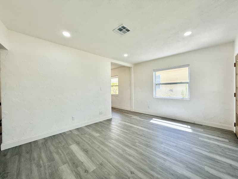 St. Petersburg House: 4426 4th Avenue North