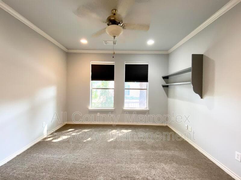 Dallas House: 1430 Pecos St