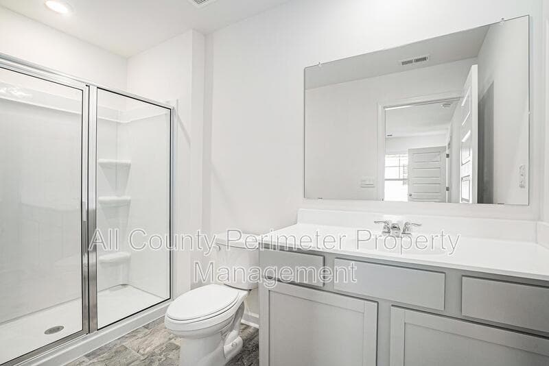 Loganville House: 607 Silver Moon Drive