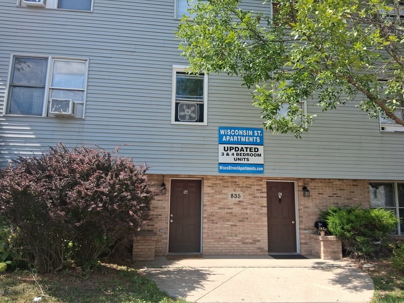 Oshkosh Condo: 835 Wisconsin Street - 2B