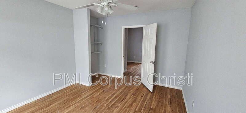 Corpus Christi House: 3842 Lynda Lee Drive
