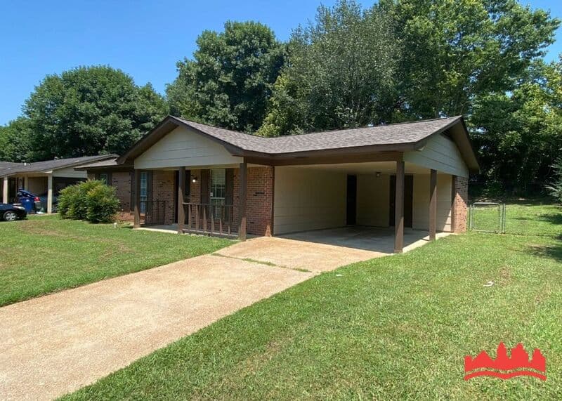 Horn Lake House: 5870 Jackson Dr