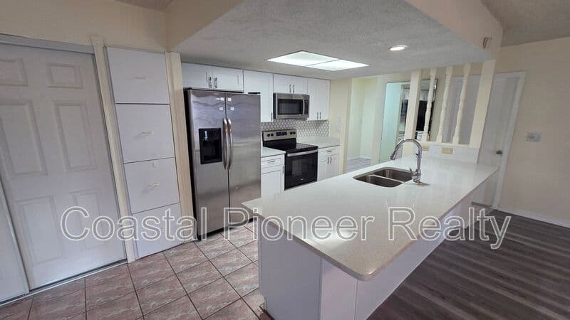 Tampa House: 4817 Cypress Tree Dr