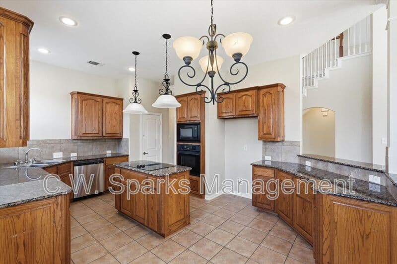 Dallas House: 6716 Prairie Flower Trail