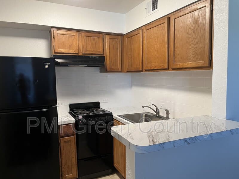 Tulsa Condo: 6639 S Victor Ave