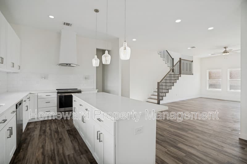 Roanoke House: 315 Lois Street
