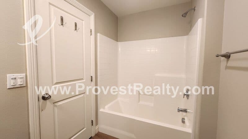 Hesperia House: 17907 Birch St