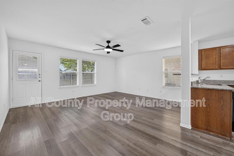 Fort Worth House: 320 Chalkstone Drive