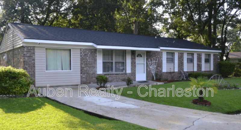 Charleston House: 1992 Beechnut St