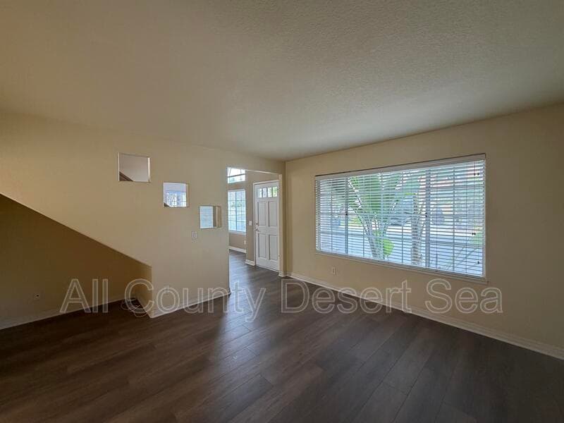 Aliso Viejo House: 12 Saint Moritz St