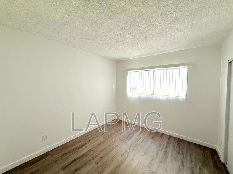 Los Angeles House: 1426 South Point View