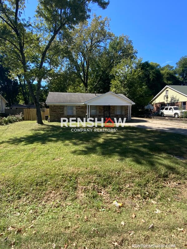 Dyersburg House: 1539 Defoe Rd