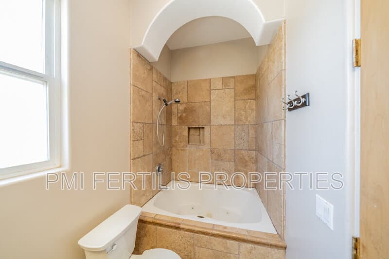 Riverside House: 17425 Cyrus Lane