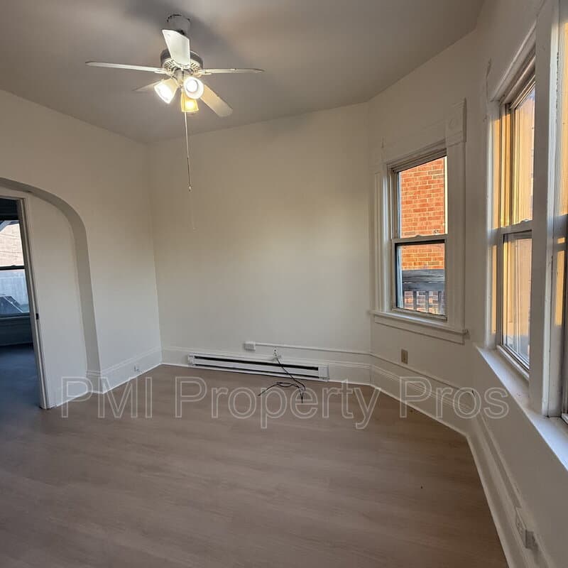 Milwaukee Condo: 2016 W Clybourn St
