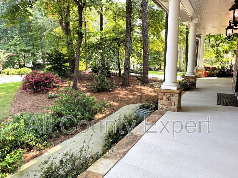 Roswell House: 11820 Highland Colony Drive