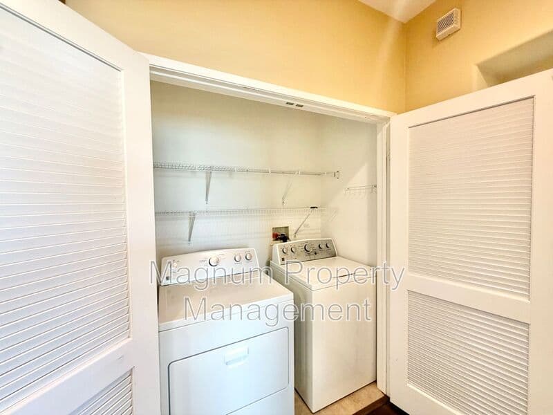 Murrieta House: 35792 Hazelhurst St