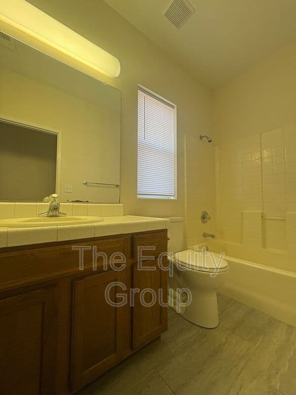Tulare House: 1515 Cottage Grove Ave