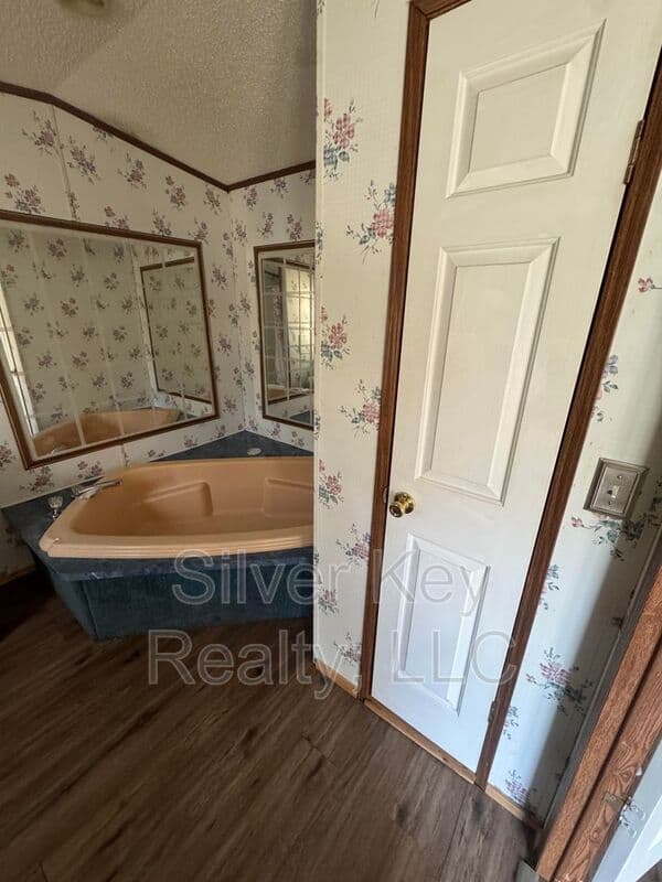 Riceville House: 673 County Road 135