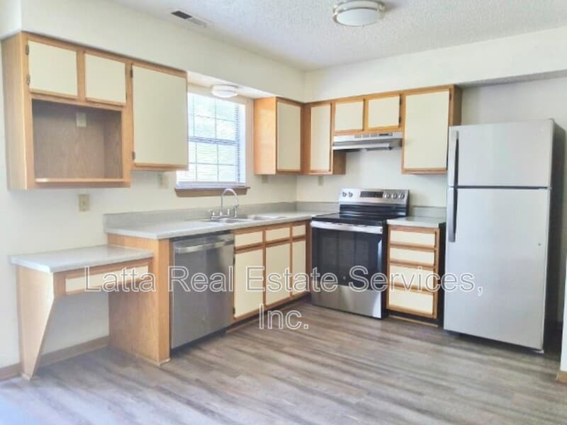 Pleasant Hill Townhome: 2115 Highridge Dr