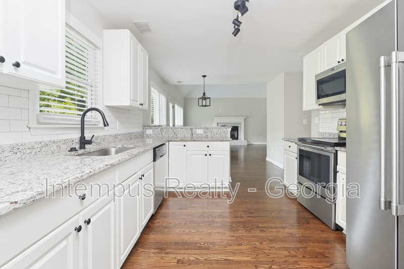 Woodstock House: 4241 Moccasin Trl