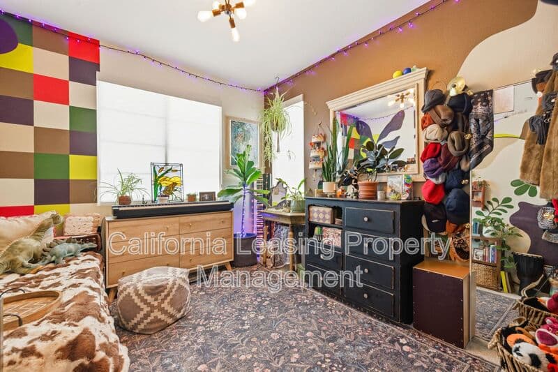 Valencia House: 27233 Red Willow Court